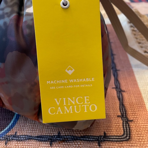 Vince Camuto Clutch NWT 10 X 6 - Picture 2 of 15